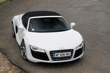 视频测试-奥迪R8V10Spyder:自由V10