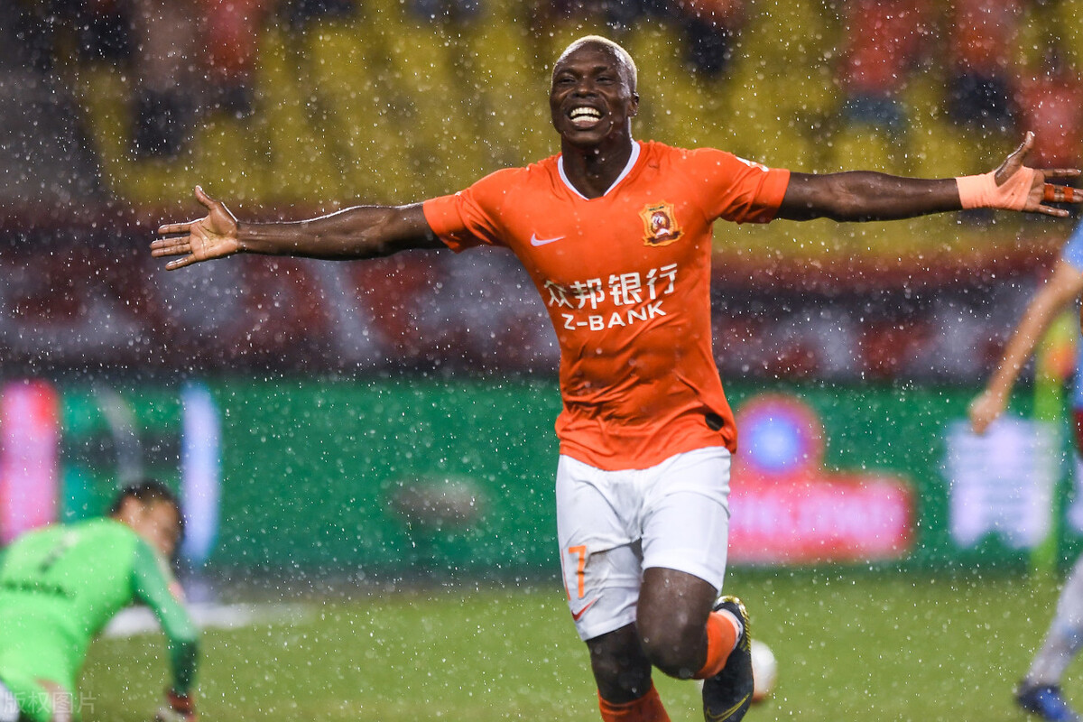 埃弗拉现在在哪里踢球,埃弗拉当初从上港转会