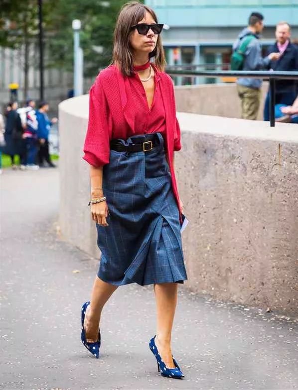 玫红色的高级穿搭,玫红色怎样穿时尚