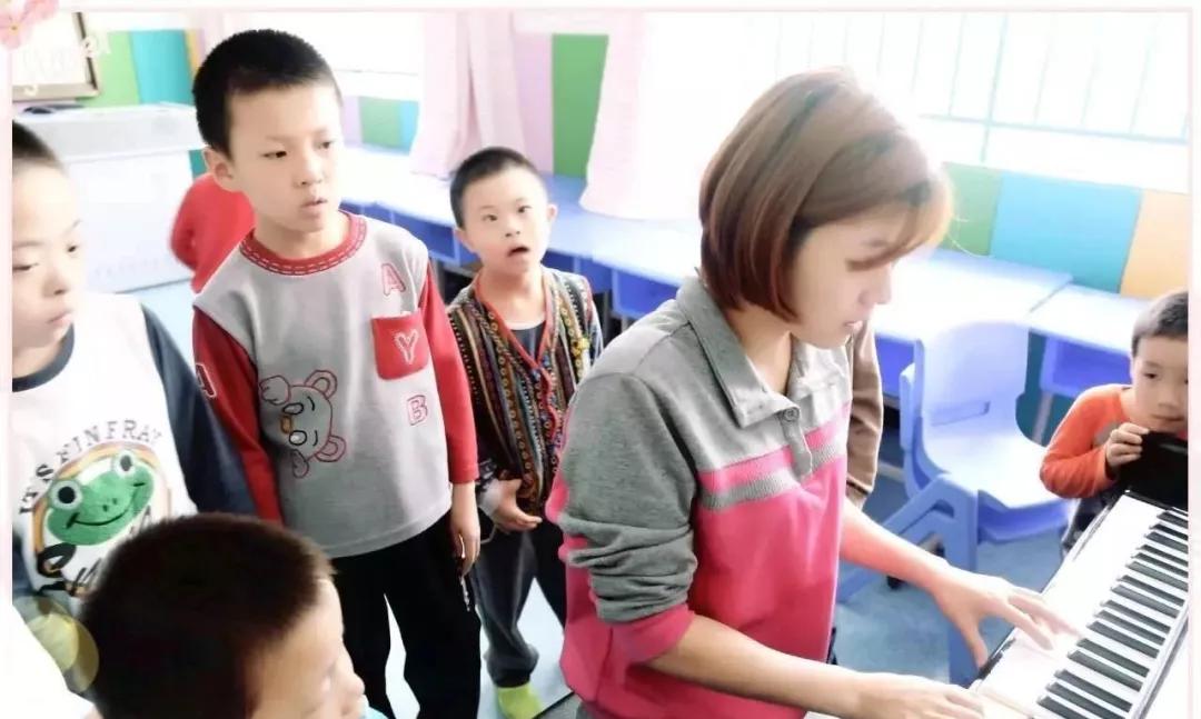 她3岁惨遭父母抛弃,无腿女孩截肢后被父母狠心遗弃