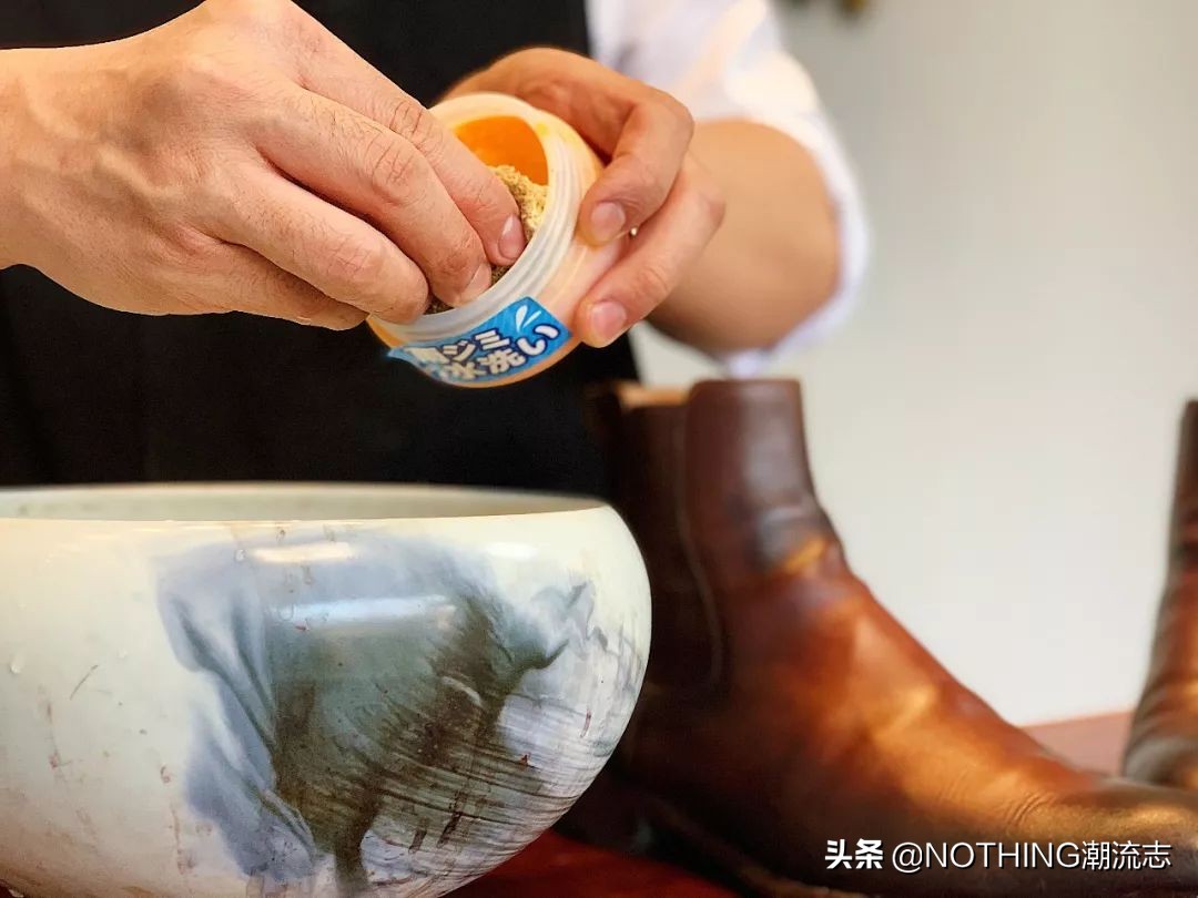 真皮皮鞋龟裂保养小窍门,绒面皮鞋湿了怎么清理