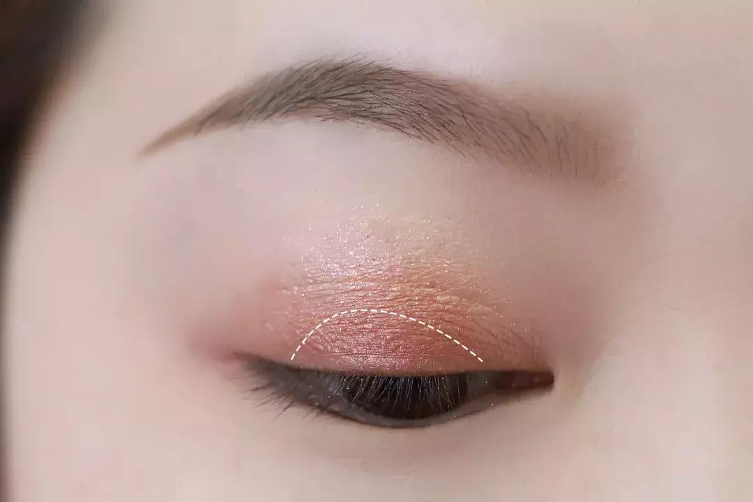 眼影怎么画新手简单又好看不显脏,日常眼影怎么画新手简单又好看