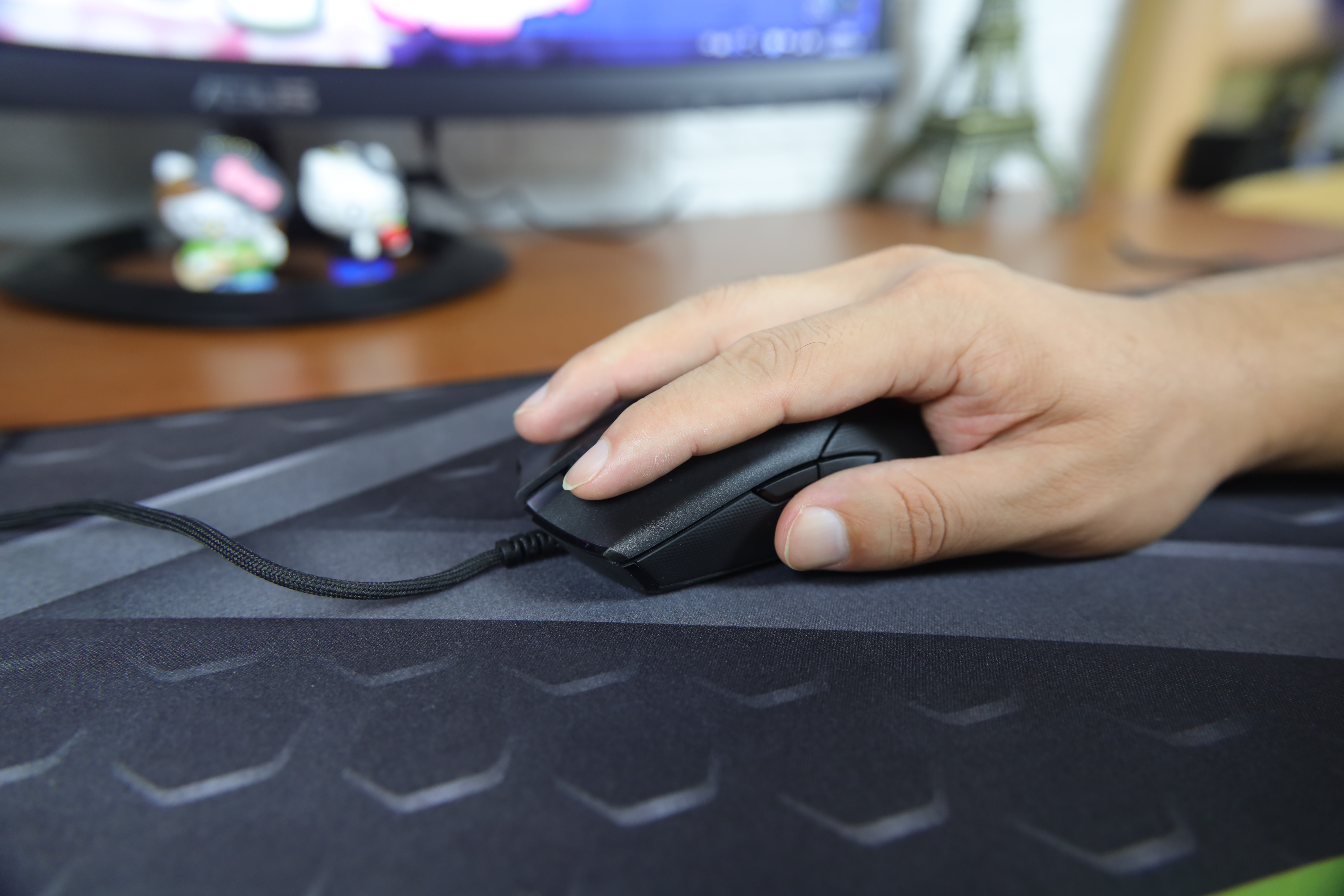 光学鼠标微动,雷蛇曼巴眼镜蛇无线版鼠标16000