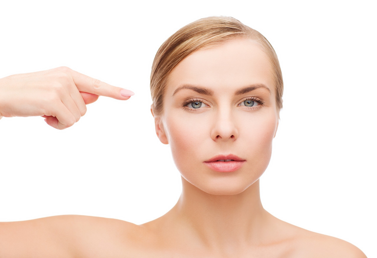 肌肤松垮，瞬间衰老10岁，医师：三个方法保持皮肤弹性，永远18岁