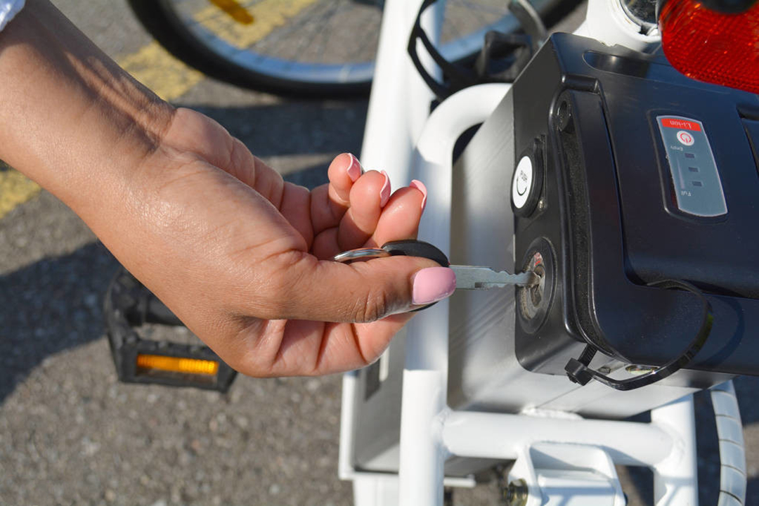 锂电电动车与铅酸电动车哪个好,铅酸电动车好还是锂电池的好