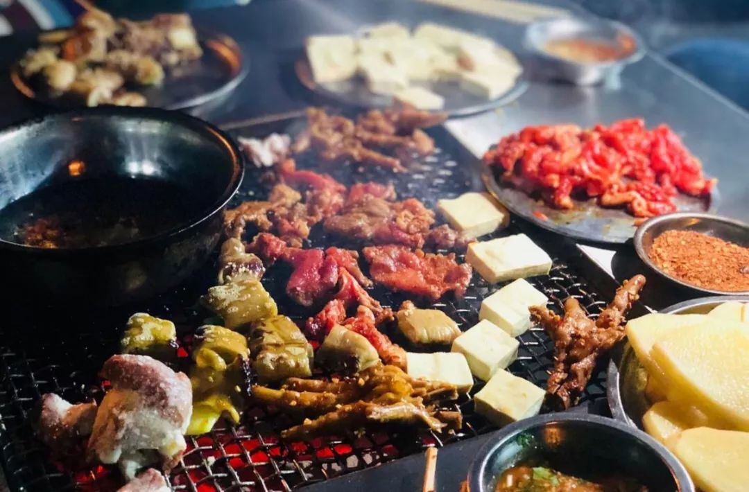 24小时丨吃饱喝足，我醉在了昆明的小夜风里