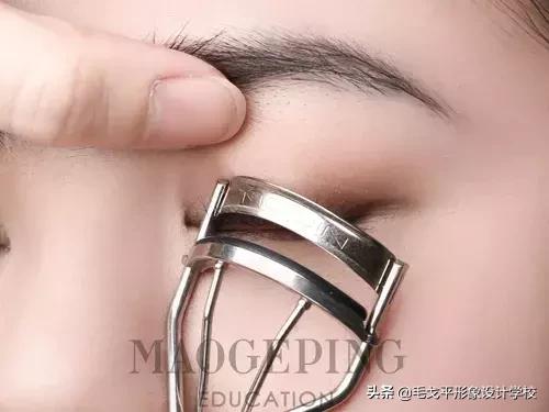 怎么用睫毛夹刷睫毛,三分钟学会夹睫毛和刷睫毛