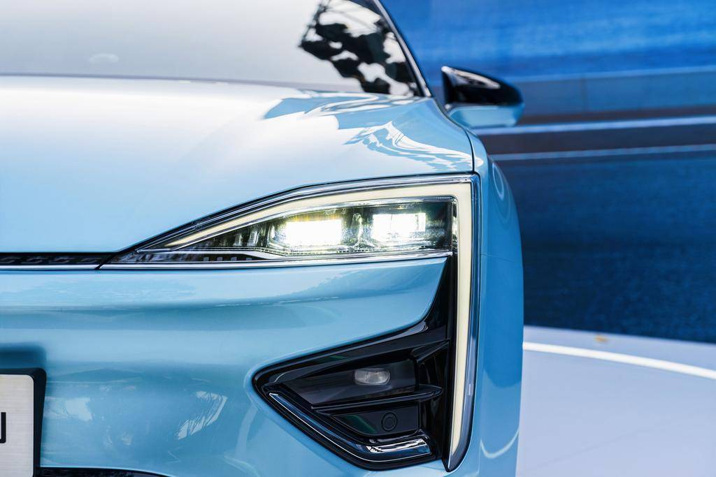 硬杠蔚来车长5米续航超700公里,纯电续航超1000km图说蔚来et7