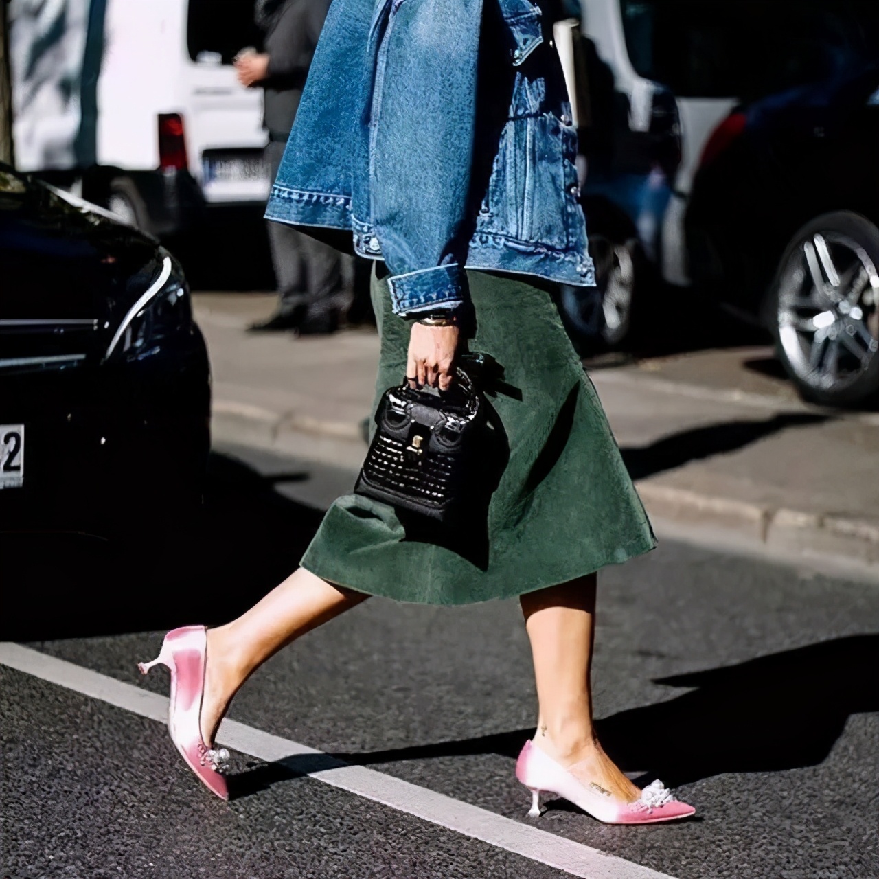 想要一双适合自己的高跟鞋?看看细高跟、小猫跟和坡跟鞋选择技巧