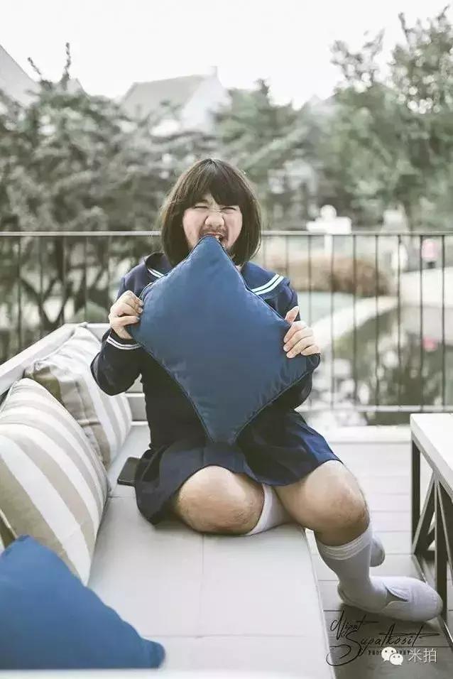 男摄影师爱上女富婆,男生摄影师爱上了美女