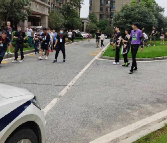 黄晓明赵丽颖刘宇宁同框,黄晓明赵丽颖刘宇宁出场