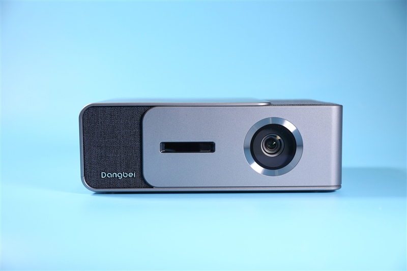 绝无仅有的超广角无畸变镜头,当贝f1对比4k投影仪