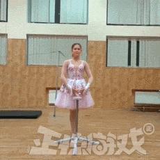 爆笑GIF趣图：美女，这射的是丘比特之箭吧