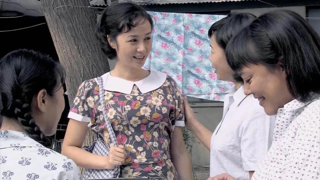 运动员上台领奖穿的是什么衣服,奥运会运动员领奖服