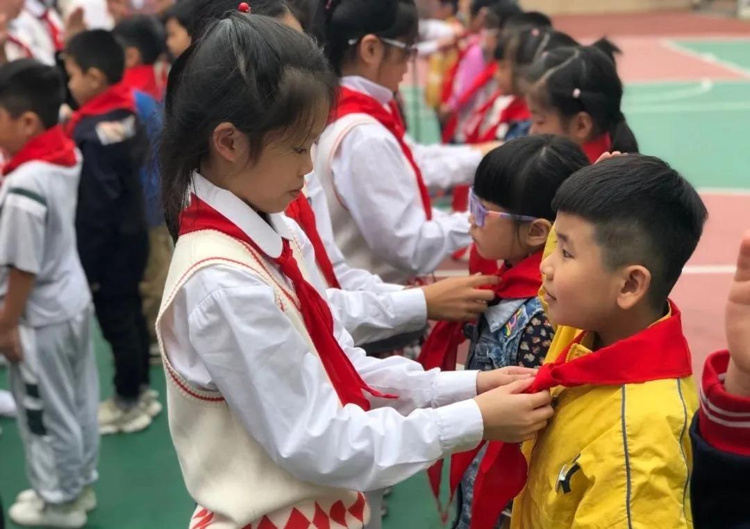 你好红领巾活动方案和总结,红领巾小学生入队仪式新队员发言