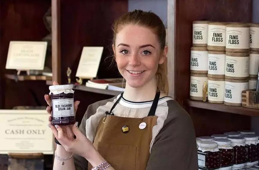 英国「怪物商店」,吸血鬼光顾了200年,人类进入后果自负