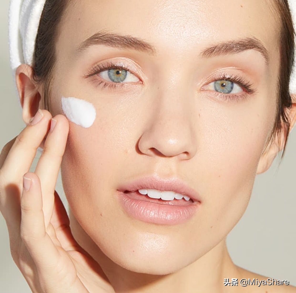 玉兰油水感透皙亮肤,玉兰油美白光感小白瓶