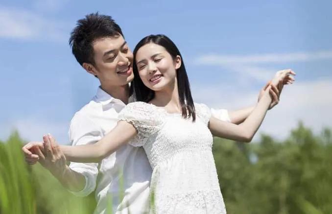 婴儿依恋关系的形成阶段,婴儿与母亲之间最初的社会性联结