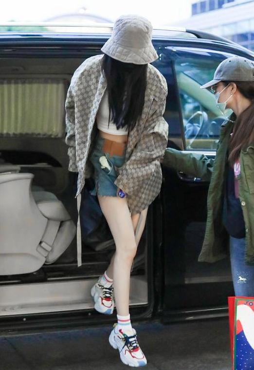 杨幂为什么爱穿袜子,杨幂为什么害怕脱鞋