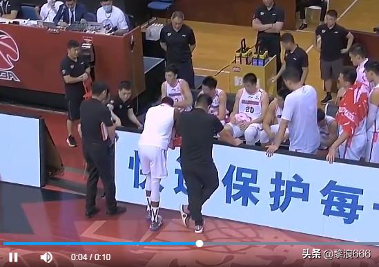 杜锋很少批评易建联,广东易建联犯规杜锋的反应