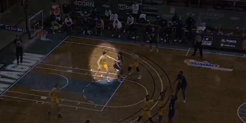 正确抢篮板球方式,篮板球诀窍