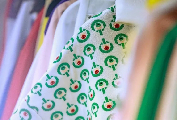 以前对我爱答不理现在后悔不已,之前对我爱答不理现在高攀不起