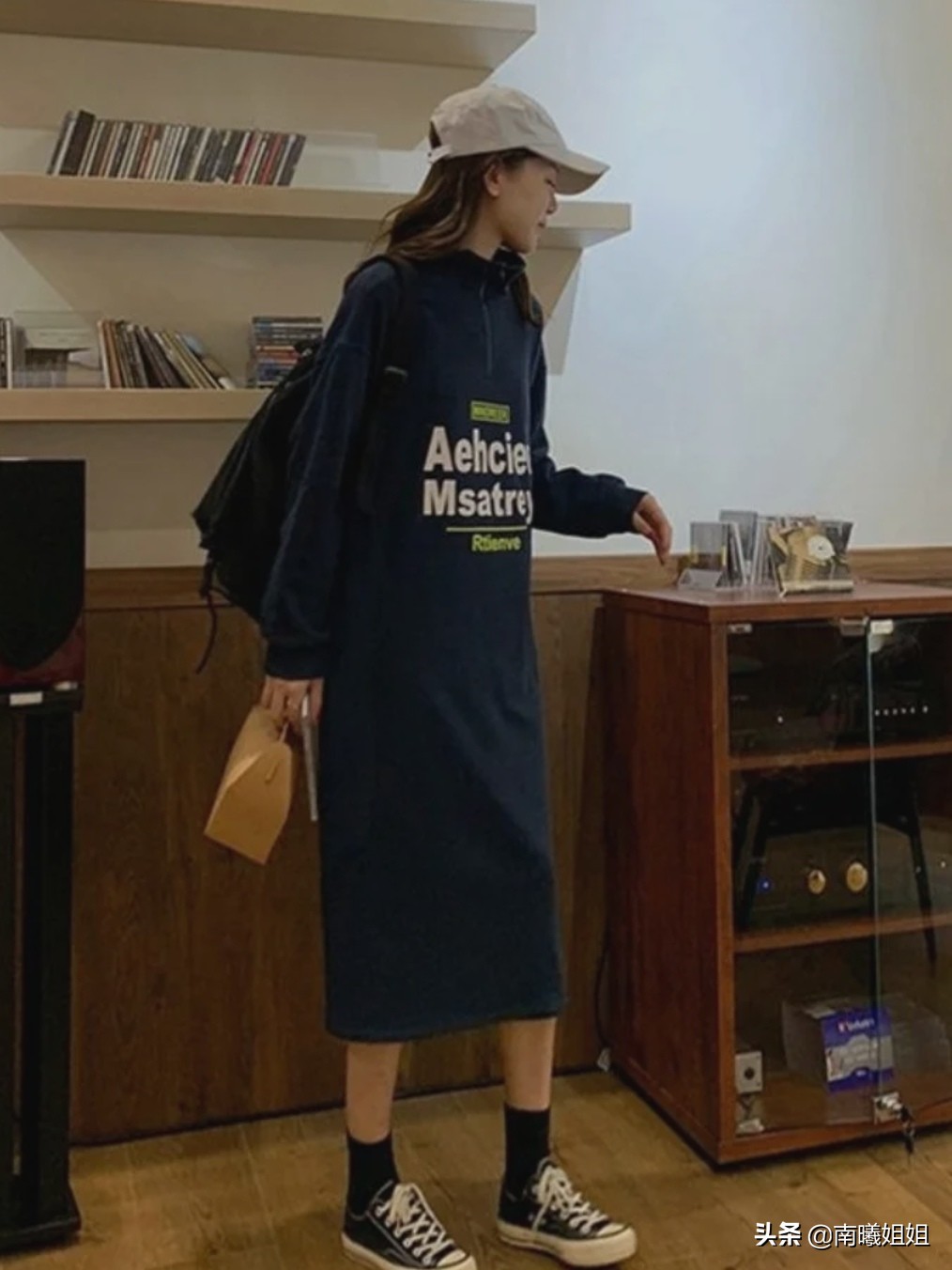 时髦的女人都穿卫衣减龄又好看,女生一定要了解的卫衣经典搭配