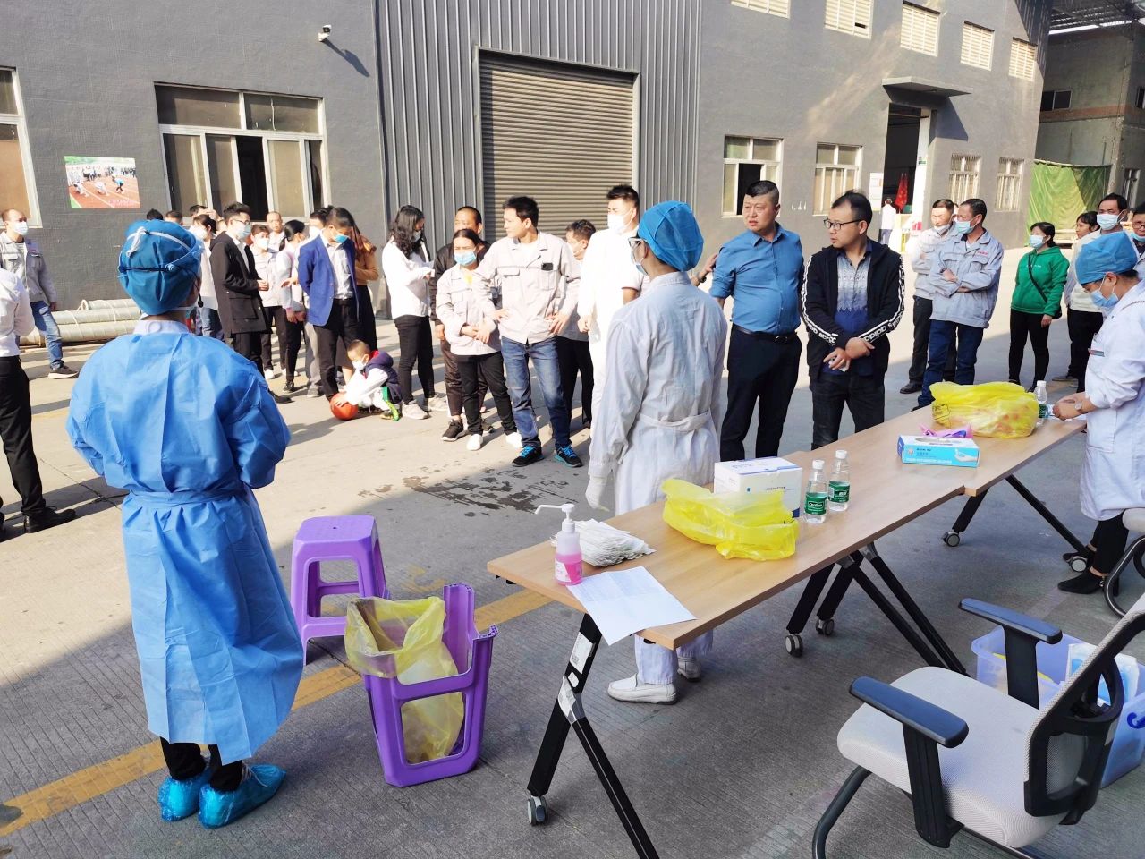 温暖服务丨华盛联合东凤人民医院为返乡员工提供核酸采样检测服务