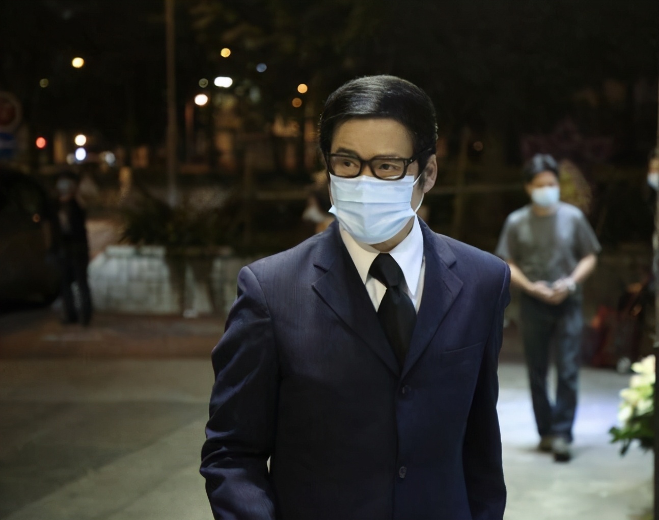 一路走好！香港资深艺人罗铭伟今日正式出殡，因突发心脏病离世