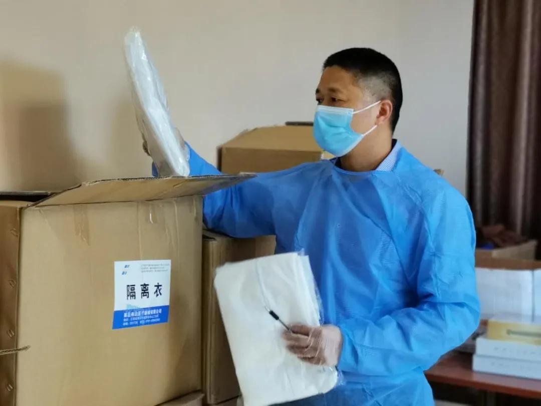 致敬在战疫一线的三位女民警,战疫队伍中有一群最美逆行者