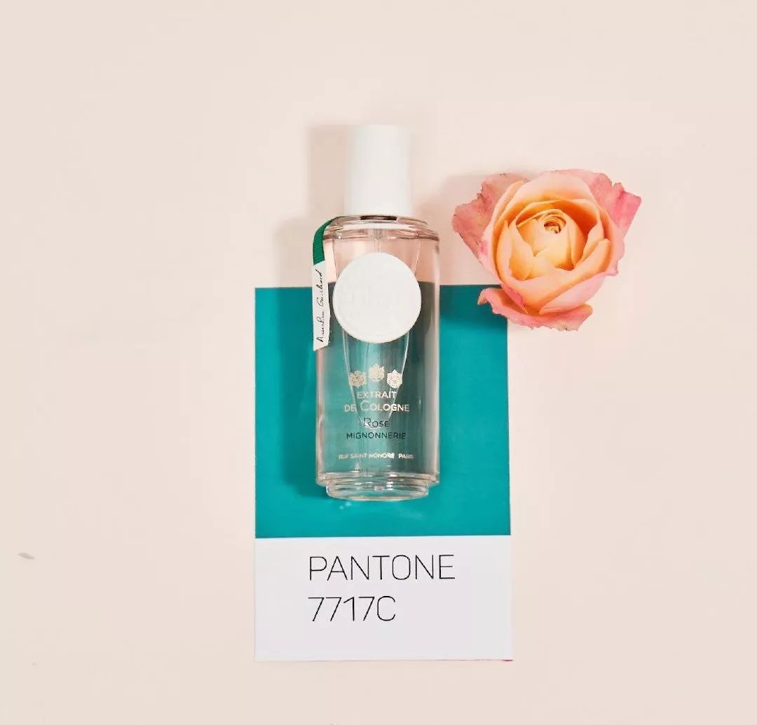 比起花和巧克力，女生更想在朋友圈秀晒炫这些情人节美妆礼盒