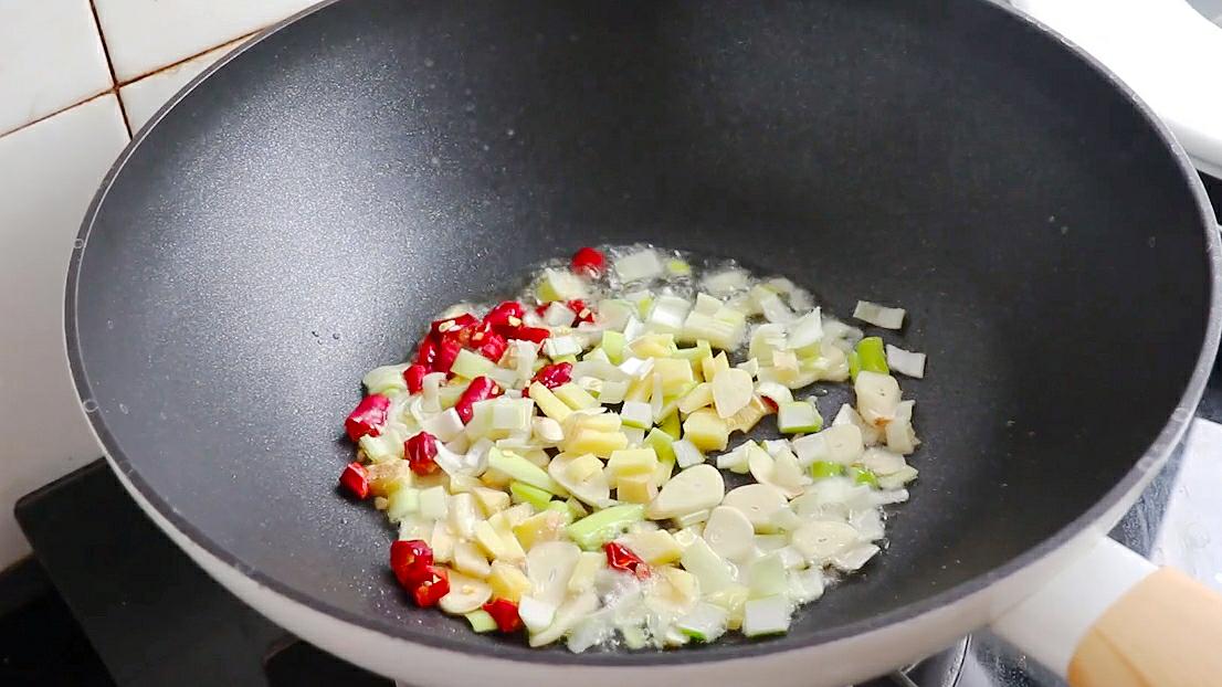 草鱼怎么炖才好吃又简单视频,草鱼怎么炖最好吃最简单