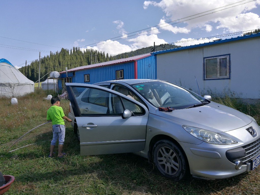 *疆新**蒙古包旅店老板，看他一天的收入多少，一个月就抵我一年工资