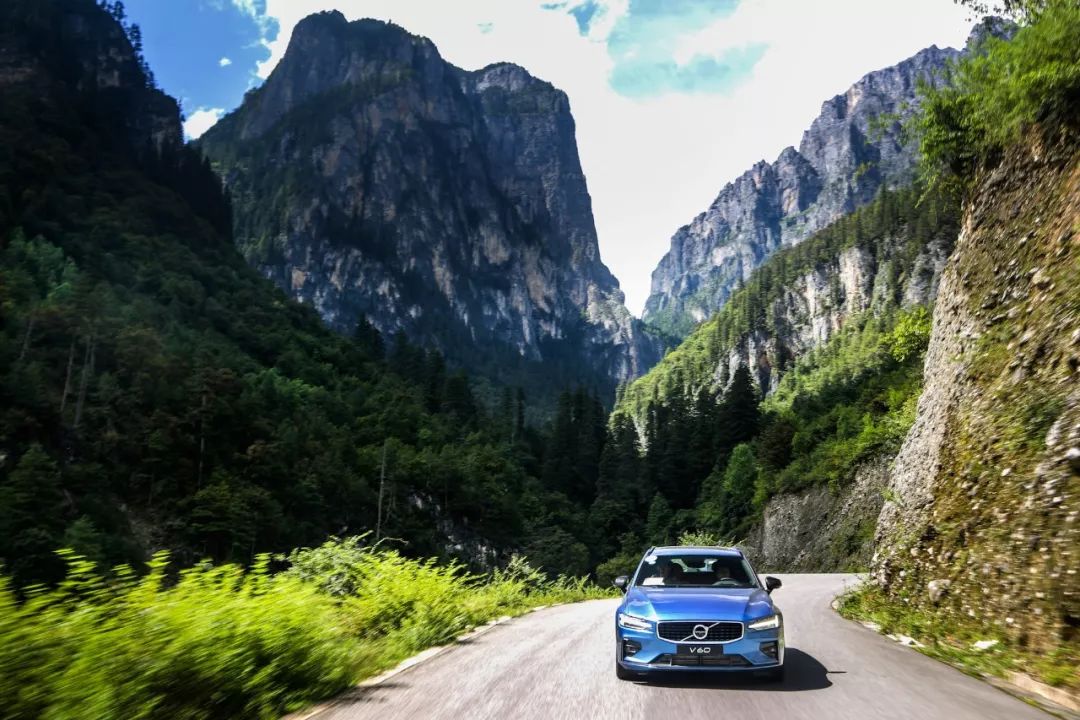 沃尔沃旅行车v60和v90碰撞测试,沃尔沃旅行车v6017年二手车价格