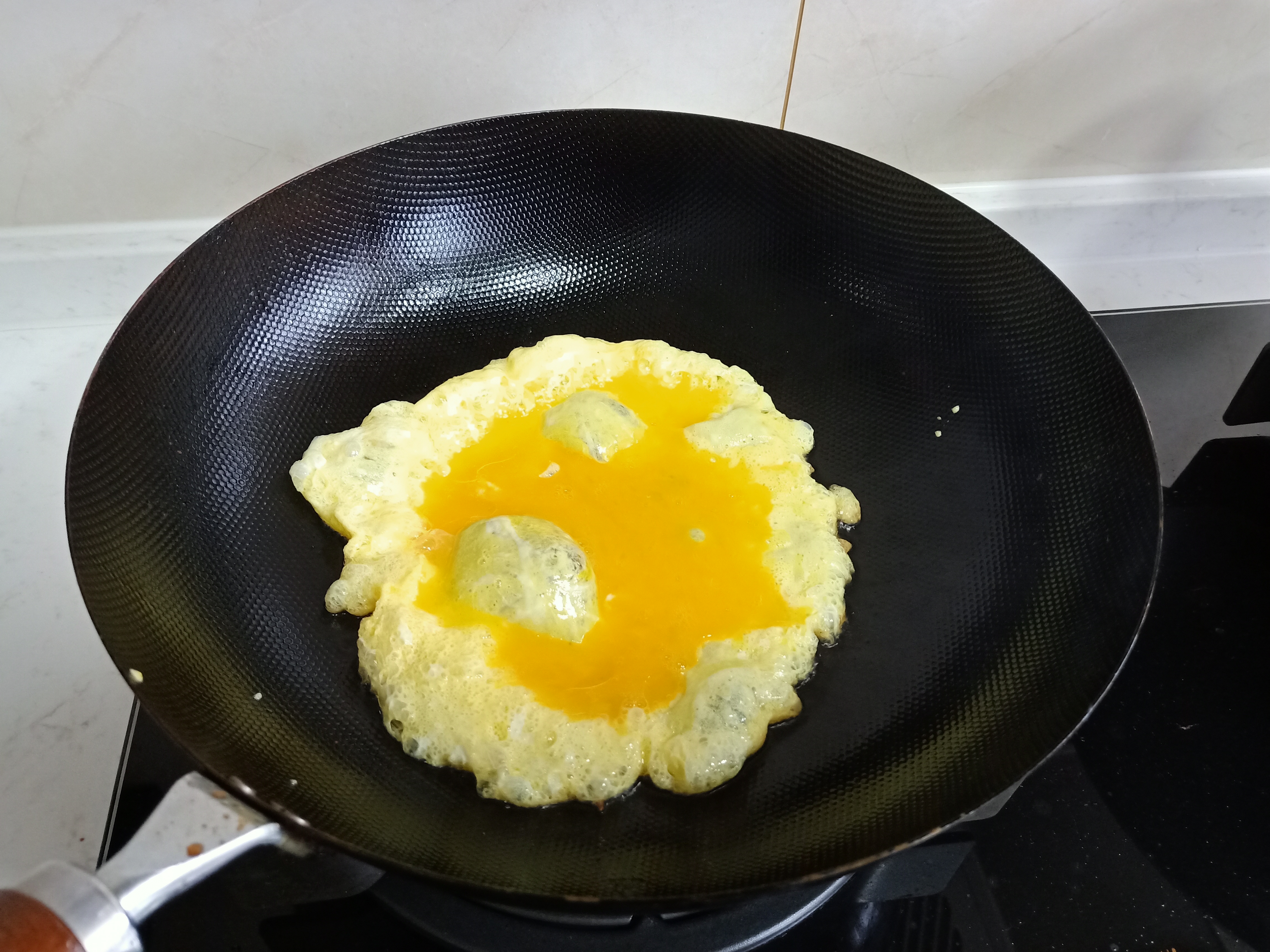 用鸡蛋葱做一个美味早餐,土豆鸡蛋葱做早餐