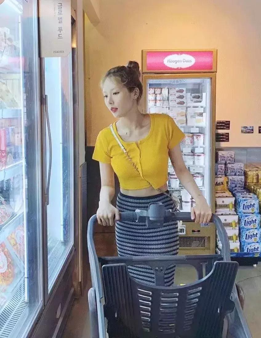 刘雯蕾丝服装,刘雯jennie