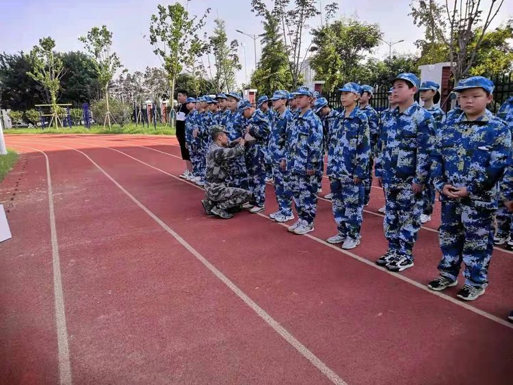 青春在磨砺中成长新高一军训,青春飞扬军训