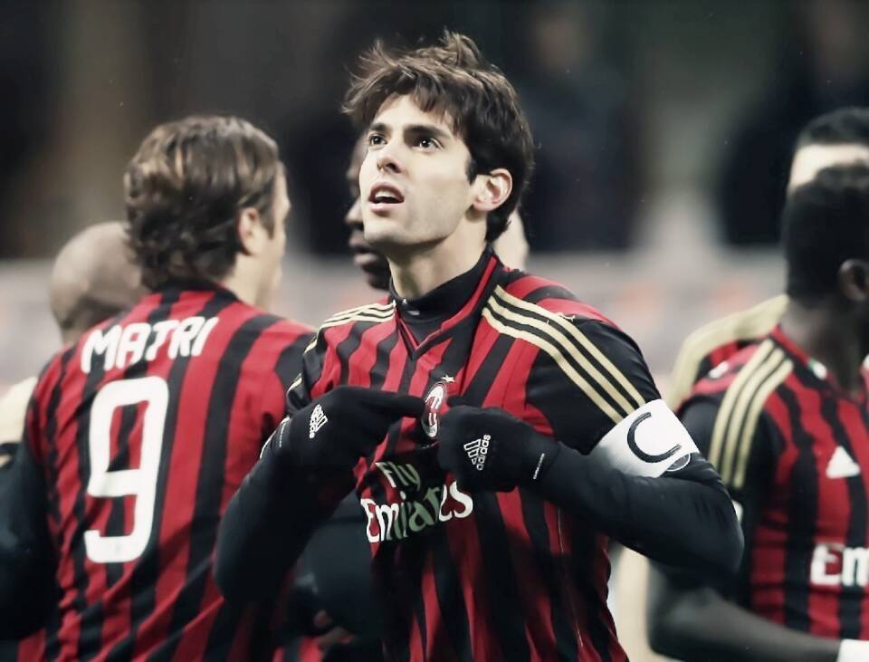 好看的足球壁纸高清,ac米兰壁纸高清全屏足球