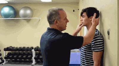 明明不胖却有双下巴？5个瑜伽动作拯救毁气质的“脖子前倾”