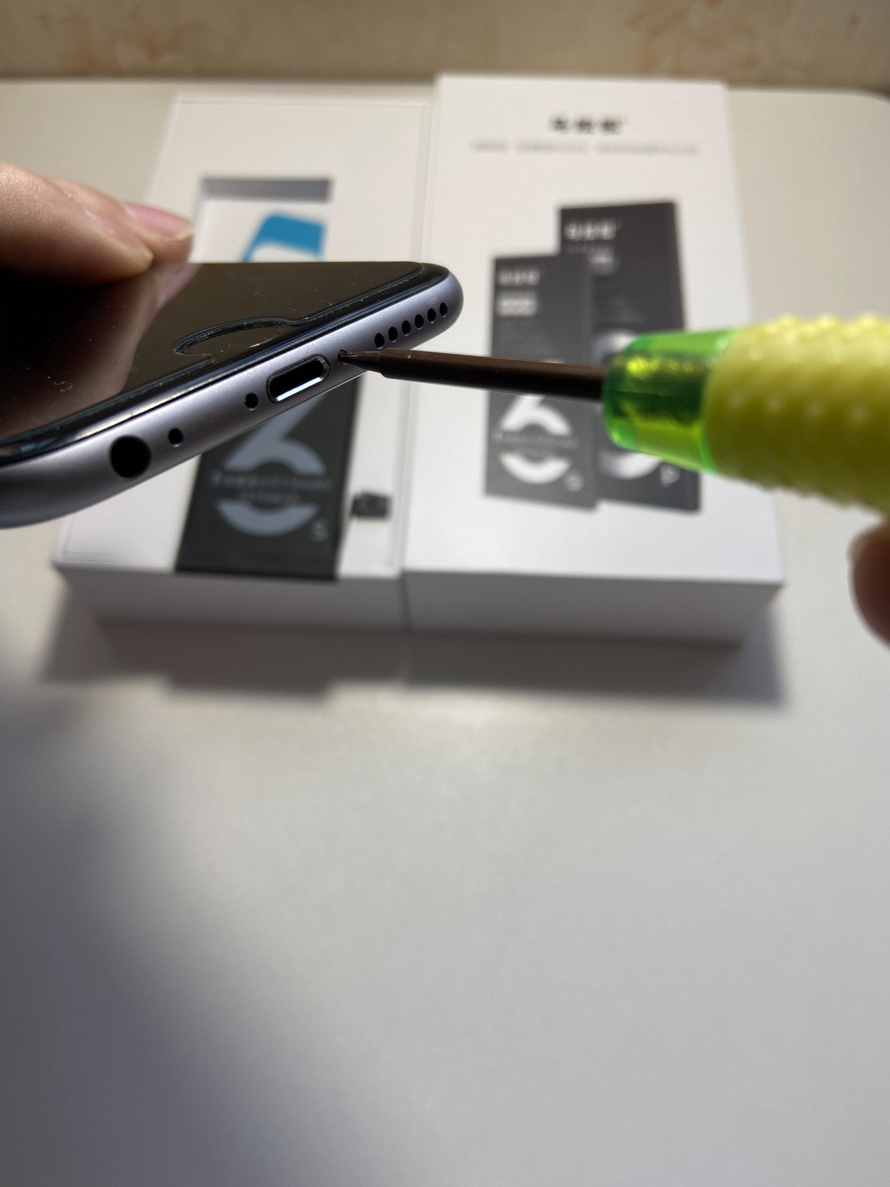 给四年前的iPhone6s换上这款电池，竟然满血复活，恢复如初