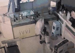 搞笑gif妹子的内心是崩溃的,搞笑gif妹子原来是个逗比