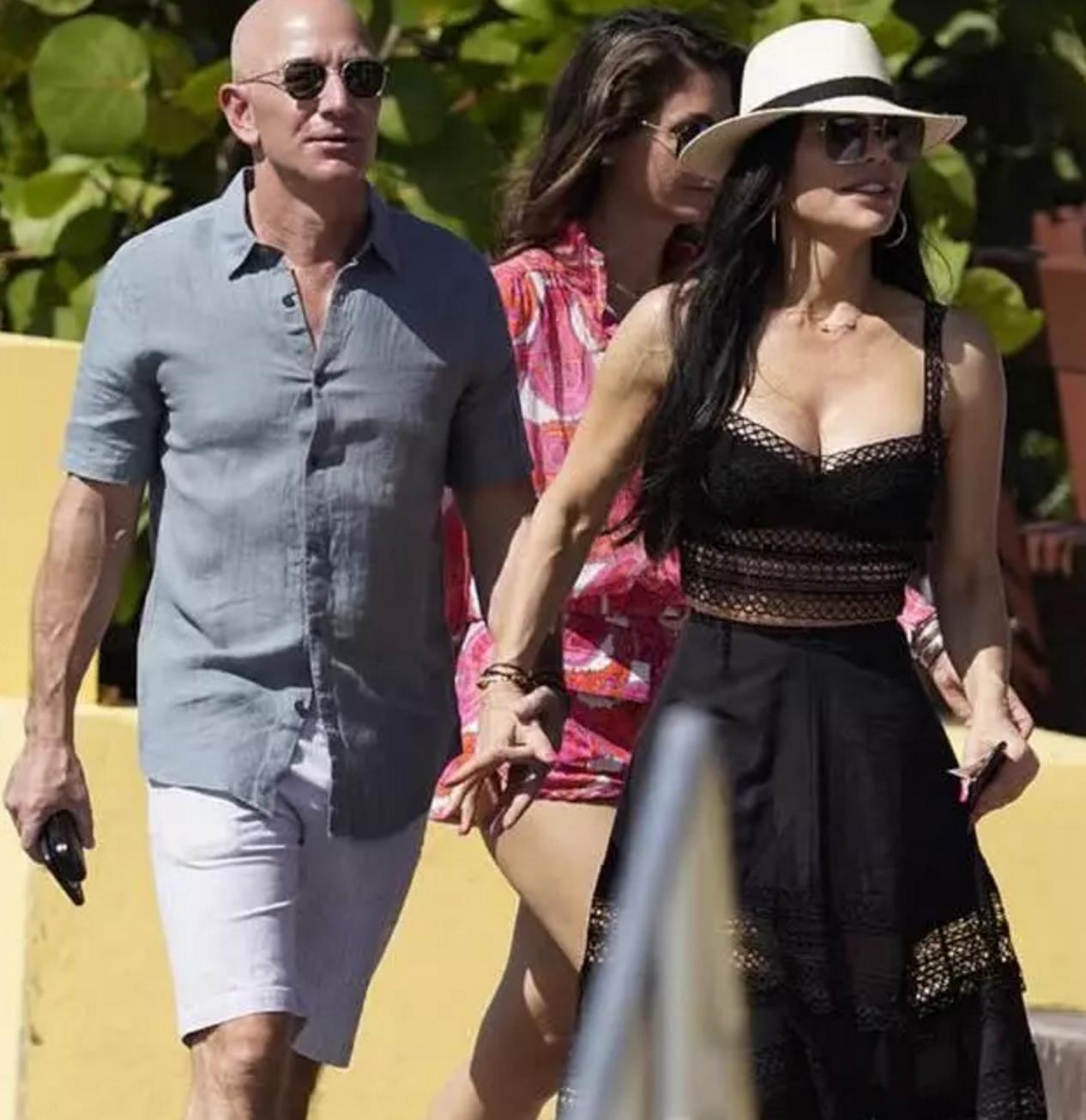 亚洲首富砸20亿为妻子造豪宅,世界首富携新欢现身