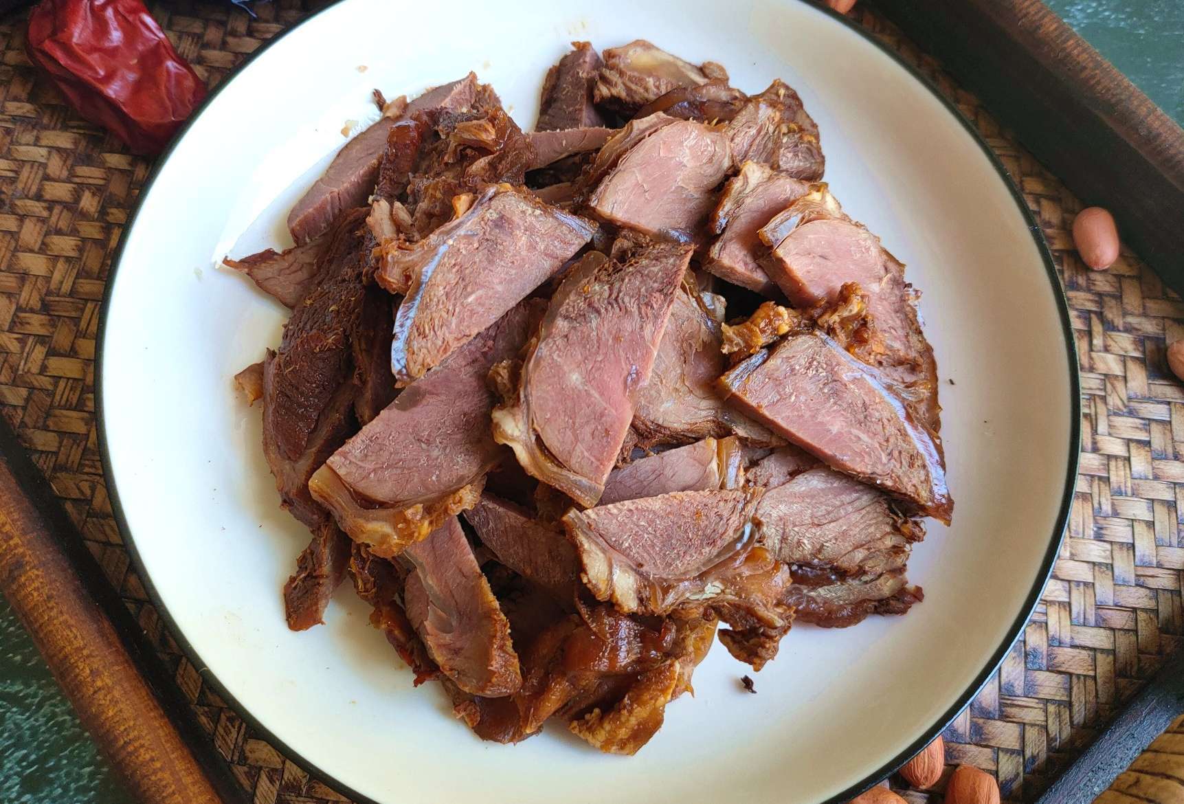 做卤牛肉如何腌制,做卤牛肉腌制十斤牛肉放多少盐