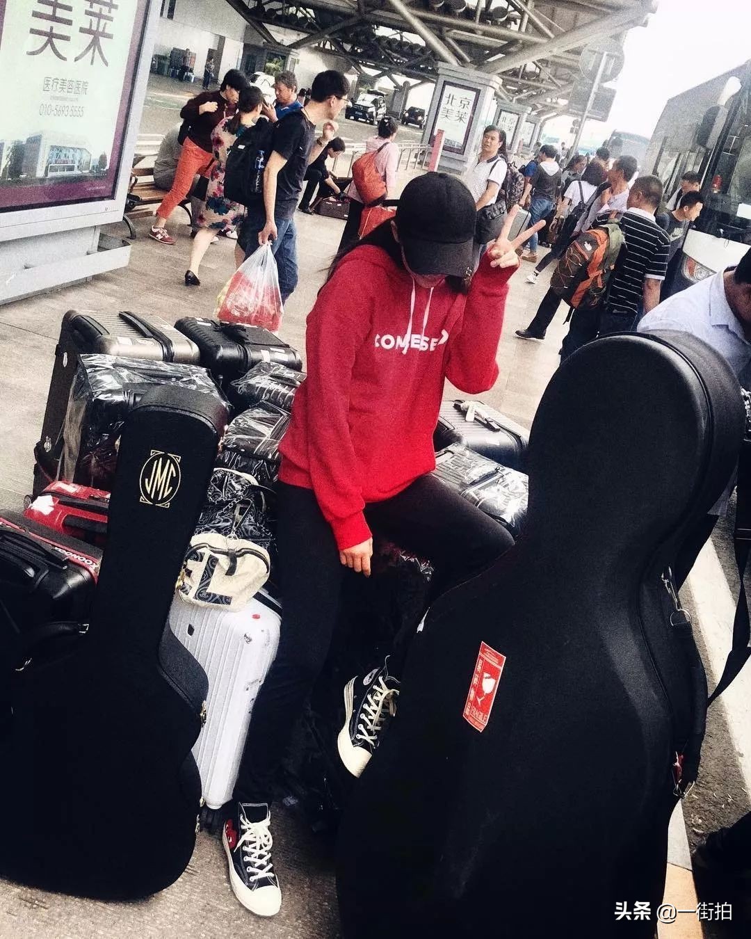 欧阳娜娜匡威搭配,欧阳娜娜穿匡威搭配西装