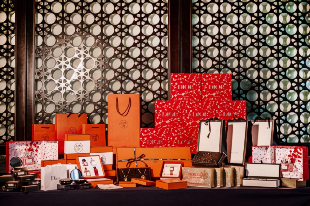 艾优控股四周年,艾优控股集团