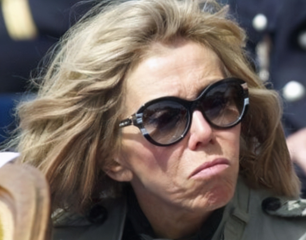 马克龙多少岁与布丽吉特结婚,马克龙年轻时照