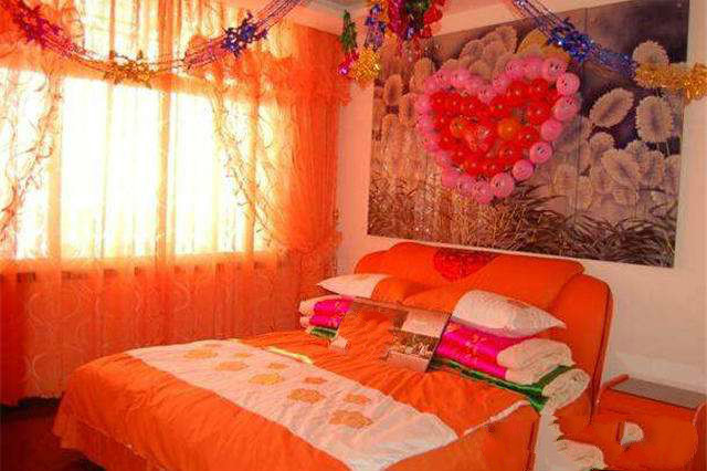 儿媳，你过生日我送件新衣服给你咋了妈，我不要，扔了吧