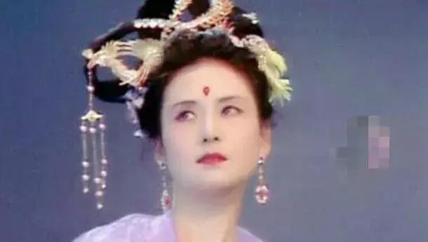 捧红杨幂吴谨言不费吹灰之力,杨幂vs吴谨言