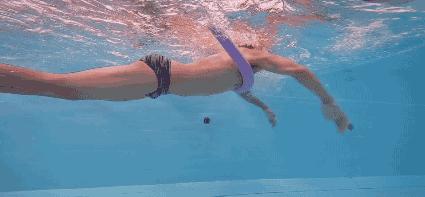 蛙泳时推动身体前进的动力,8个步骤教你蛙泳技术