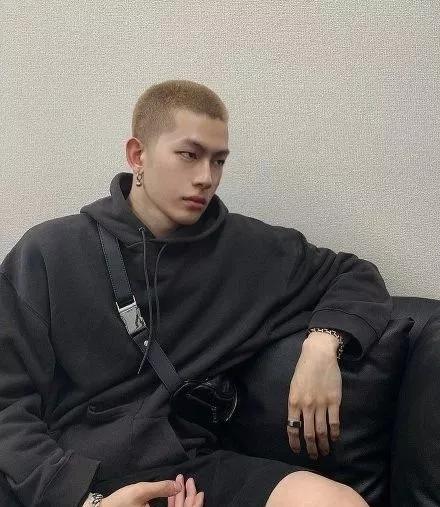 寸头好看的小哥哥,朱亚文行走的荷尔蒙寸头